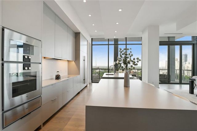 3107 Peachtree NE Road 2003, Atlanta, GA 30305