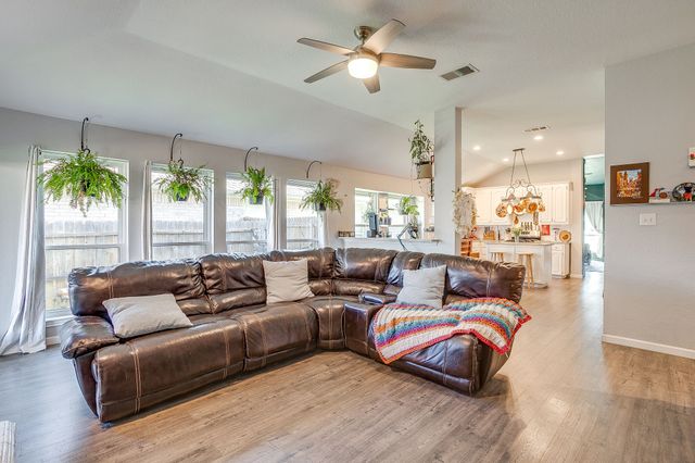 8713 Sunset Trace Drive, Fort Worth, TX 76244