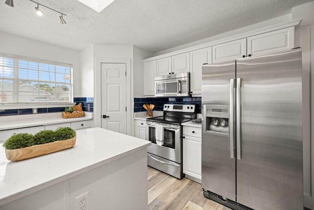 2001 Jessica Way, Navarre, FL 32566