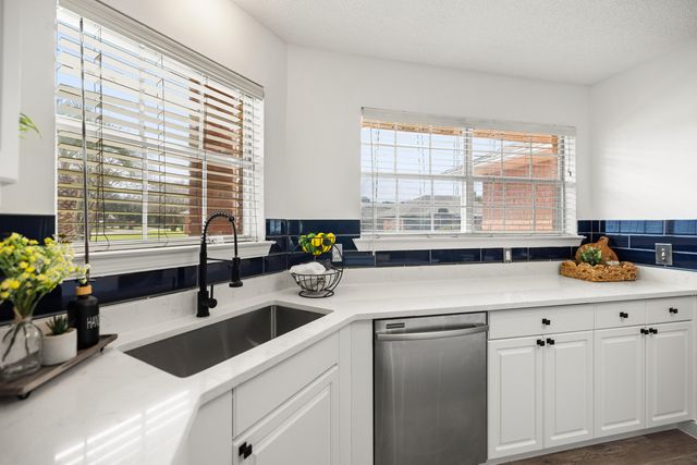 2001 Jessica Way, Navarre, FL 32566