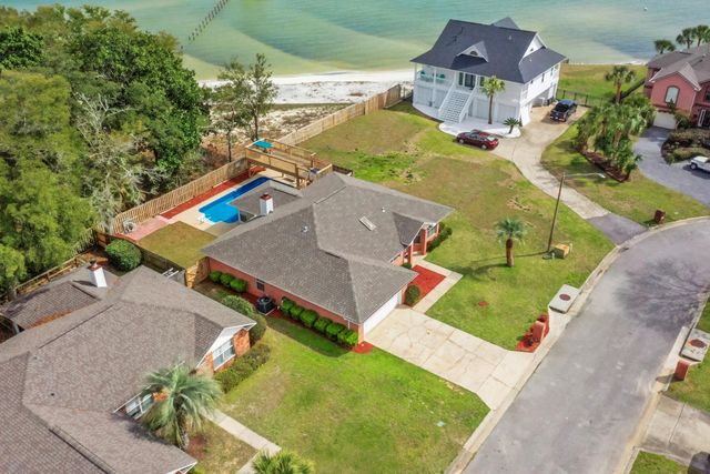 2001 Jessica Way, Navarre, FL 32566