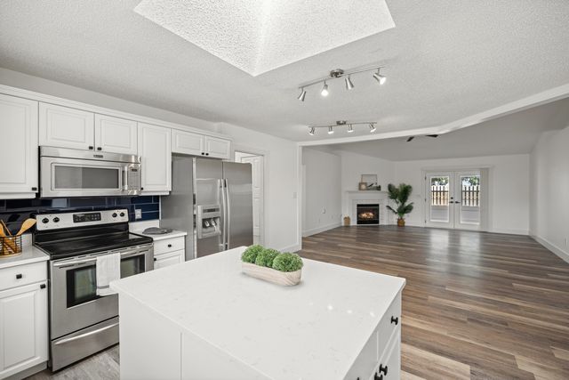 2001 Jessica Way, Navarre, FL 32566