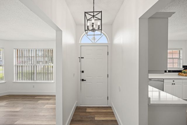 2001 Jessica Way, Navarre, FL 32566