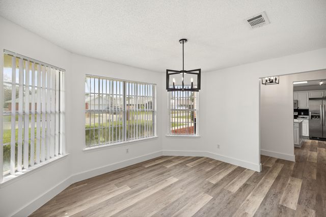 2001 Jessica Way, Navarre, FL 32566