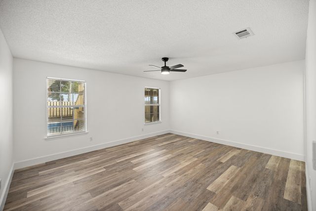 2001 Jessica Way, Navarre, FL 32566