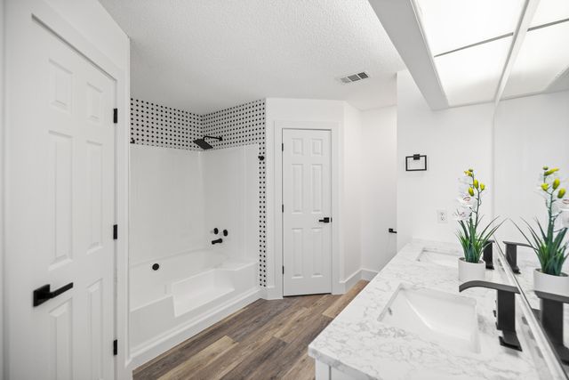 2001 Jessica Way, Navarre, FL 32566