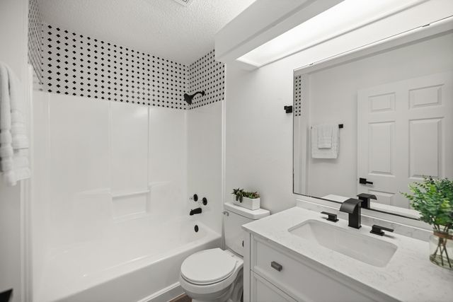 2001 Jessica Way, Navarre, FL 32566