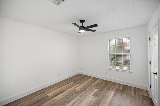 2001 Jessica Way, Navarre, FL 32566