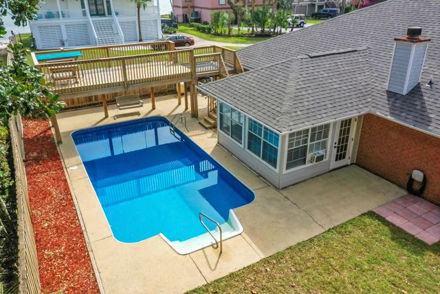 2001 Jessica Way, Navarre, FL 32566