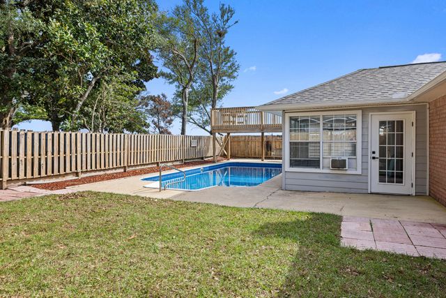2001 Jessica Way, Navarre, FL 32566