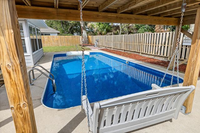 2001 Jessica Way, Navarre, FL 32566