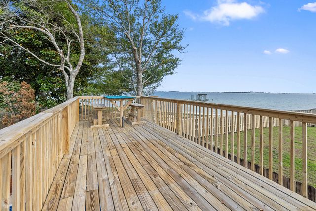 2001 Jessica Way, Navarre, FL 32566