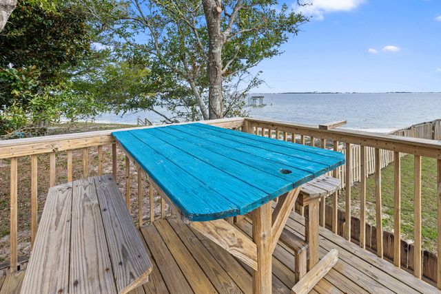 2001 Jessica Way, Navarre, FL 32566