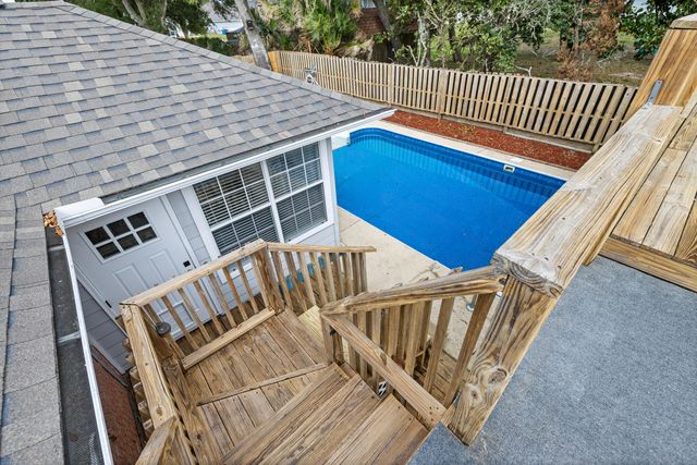 2001 Jessica Way, Navarre, FL 32566