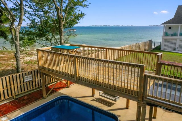 2001 Jessica Way, Navarre, FL 32566