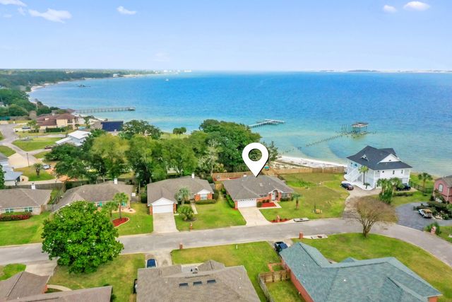 2001 Jessica Way, Navarre, FL 32566