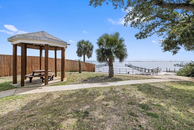2001 Jessica Way, Navarre, FL 32566
