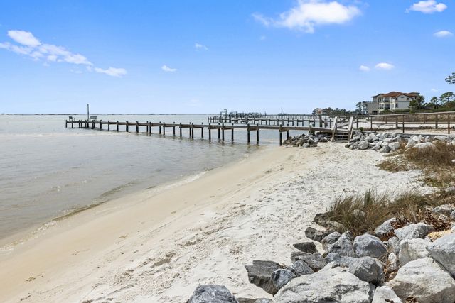 2001 Jessica Way, Navarre, FL 32566