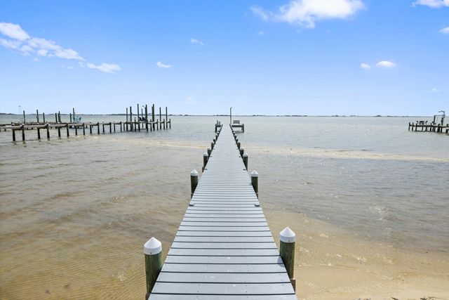 2001 Jessica Way, Navarre, FL 32566