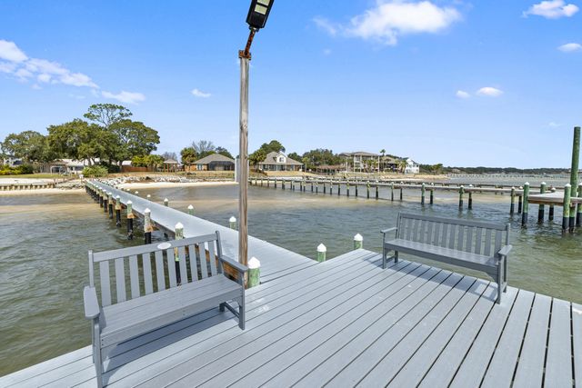 2001 Jessica Way, Navarre, FL 32566