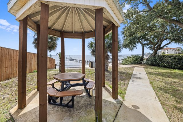 2001 Jessica Way, Navarre, FL 32566