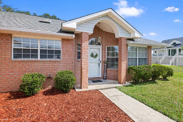 2001 Jessica Way, Navarre, FL 32566