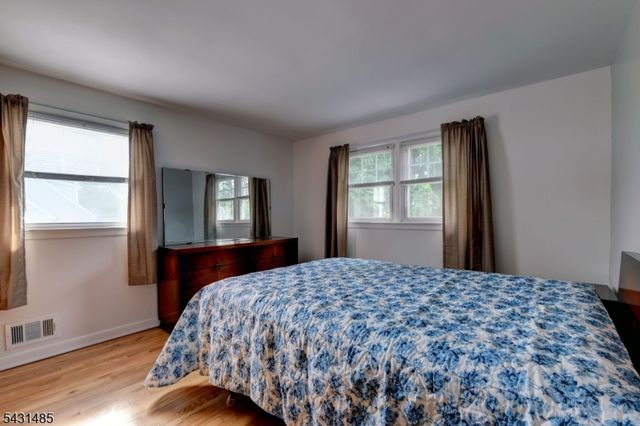 8 Duncan Ave, Pequannock Twp., NJ 07440