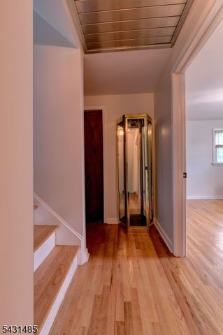 8 Duncan Ave, Pequannock Twp., NJ 07440