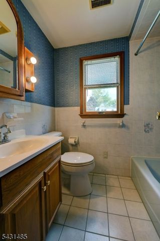 8 Duncan Ave, Pequannock Twp., NJ 07440