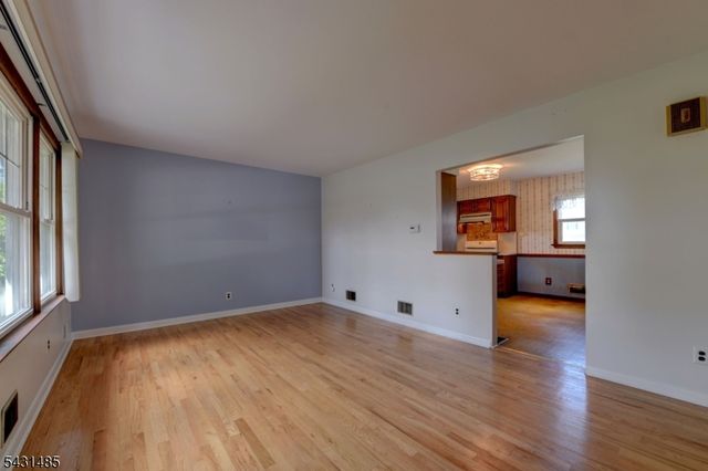 8 Duncan Ave, Pequannock Twp., NJ 07440
