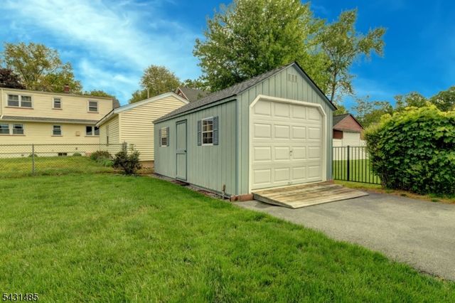 8 Duncan Ave, Pequannock Twp., NJ 07440