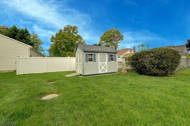 8 Duncan Ave, Pequannock Twp., NJ 07440