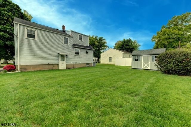 8 Duncan Ave, Pequannock Twp., NJ 07440
