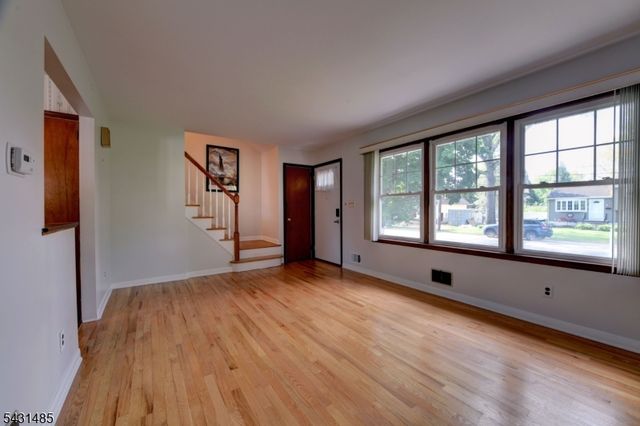 8 Duncan Ave, Pequannock Twp., NJ 07440