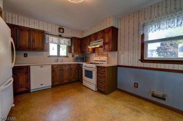 8 Duncan Ave, Pequannock Twp., NJ 07440
