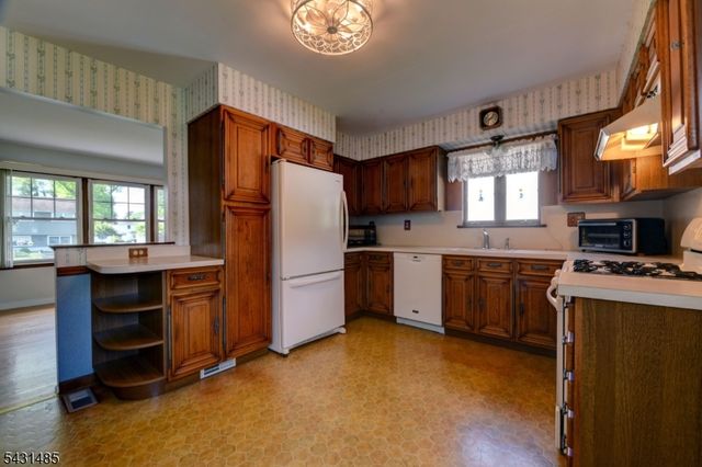 8 Duncan Ave, Pequannock Twp., NJ 07440