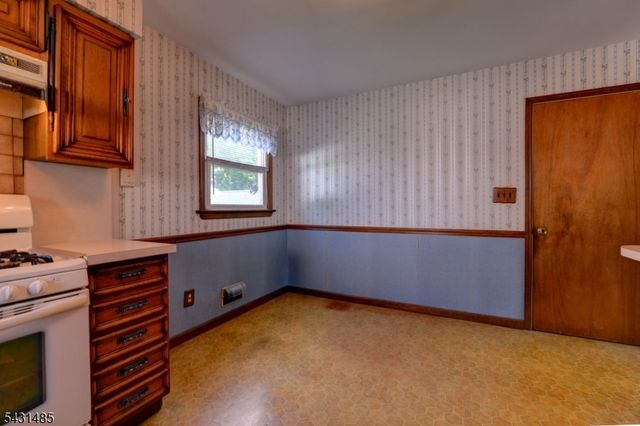 8 Duncan Ave, Pequannock Twp., NJ 07440