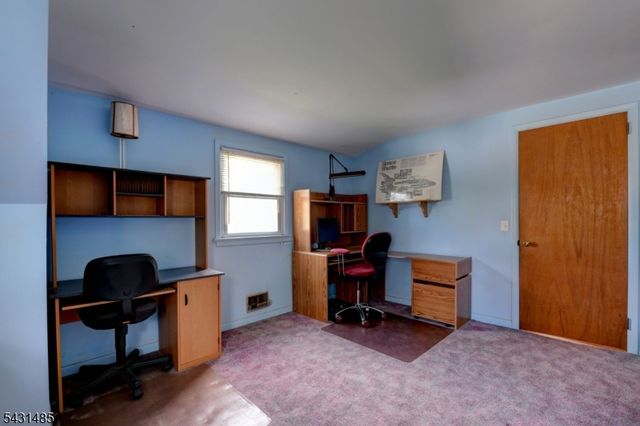 8 Duncan Ave, Pequannock Twp., NJ 07440