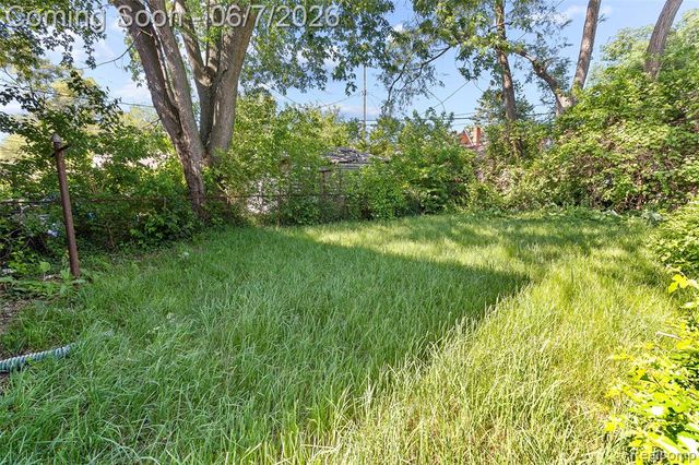 18697 Schaefer Highway, Detroit, MI 48235