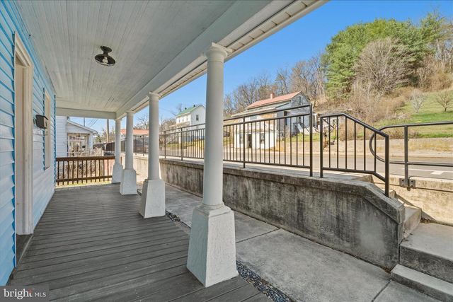 145 E MAIN ST, Hancock, MD 21750