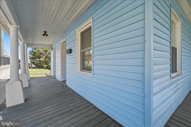 145 E MAIN ST, Hancock, MD 21750