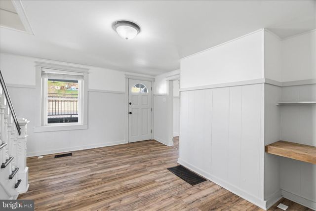 145 E MAIN ST, Hancock, MD 21750