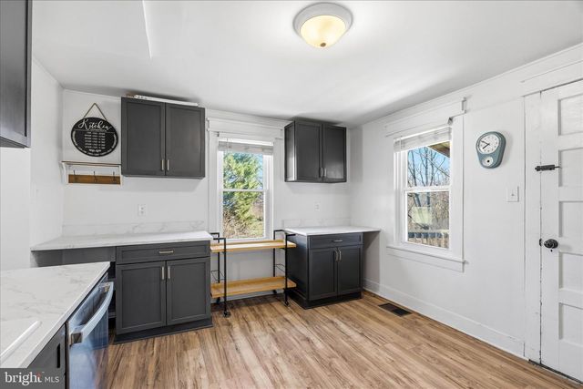 145 E MAIN ST, Hancock, MD 21750