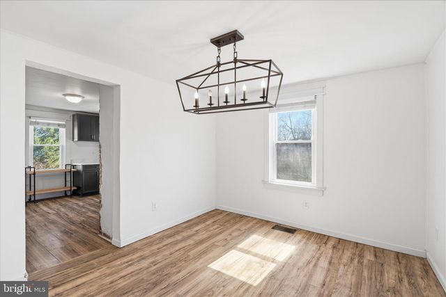 145 E MAIN ST, Hancock, MD 21750