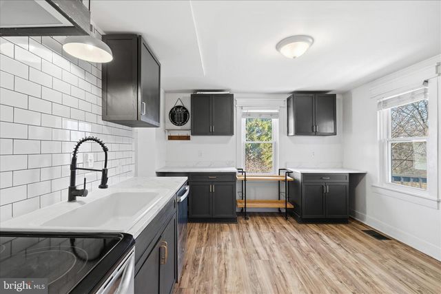 145 E MAIN ST, Hancock, MD 21750