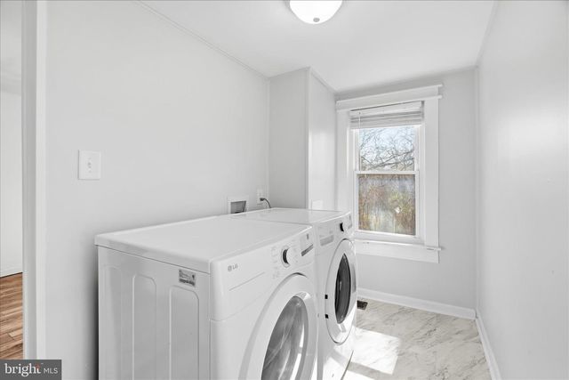 145 E MAIN ST, Hancock, MD 21750