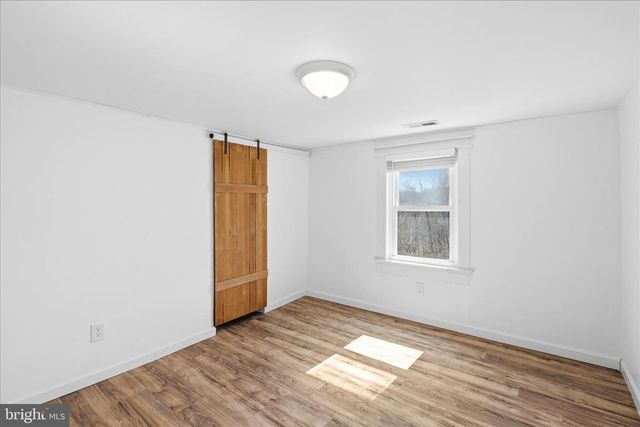 145 E MAIN ST, Hancock, MD 21750