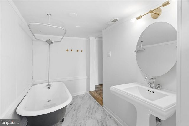 145 E MAIN ST, Hancock, MD 21750