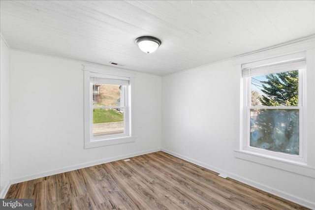 145 E MAIN ST, Hancock, MD 21750