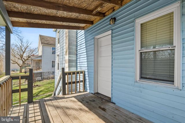 145 E MAIN ST, Hancock, MD 21750